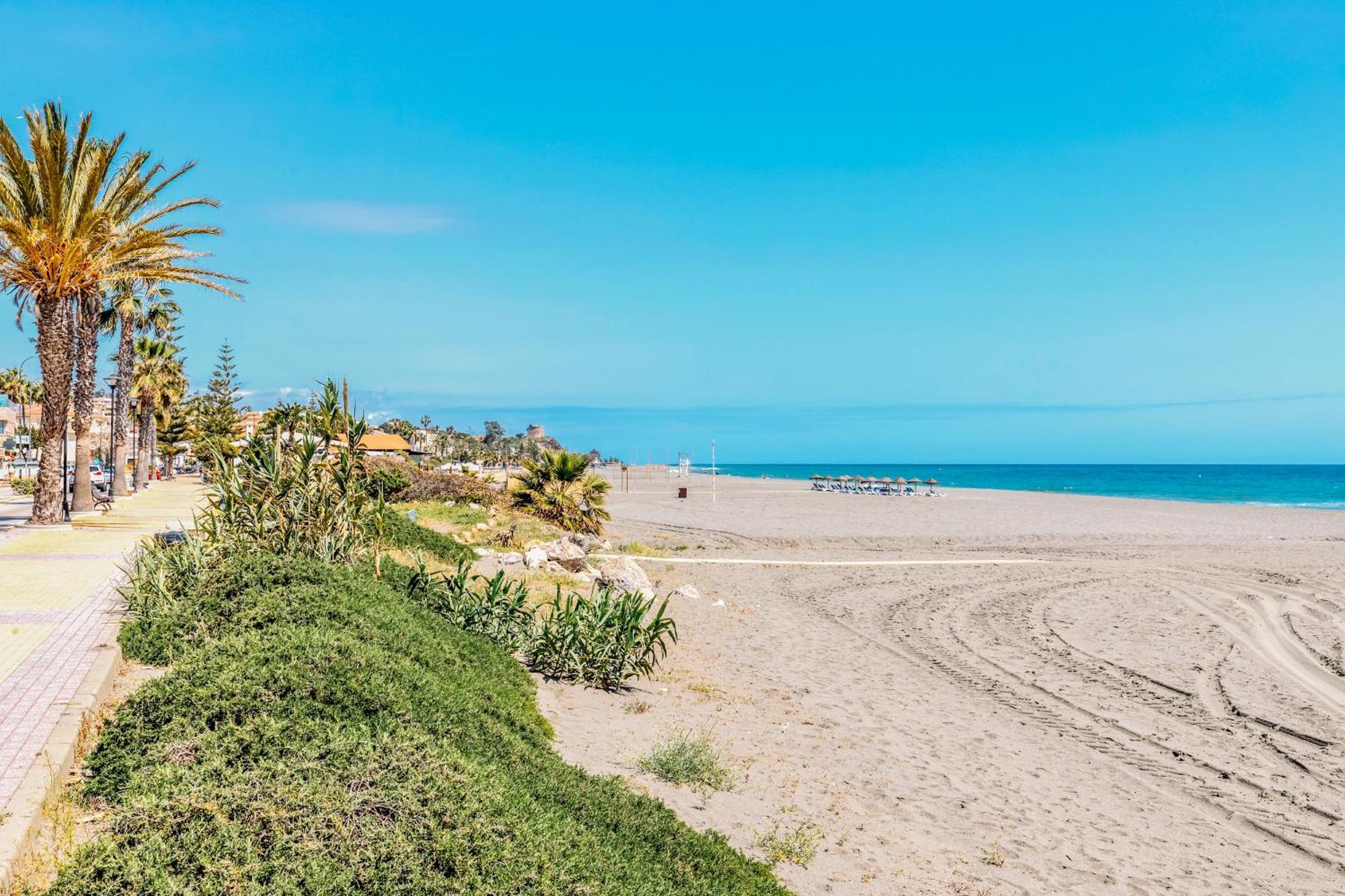 Beach Apartment In Malaga 贝纳哈拉菲 外观 照片
